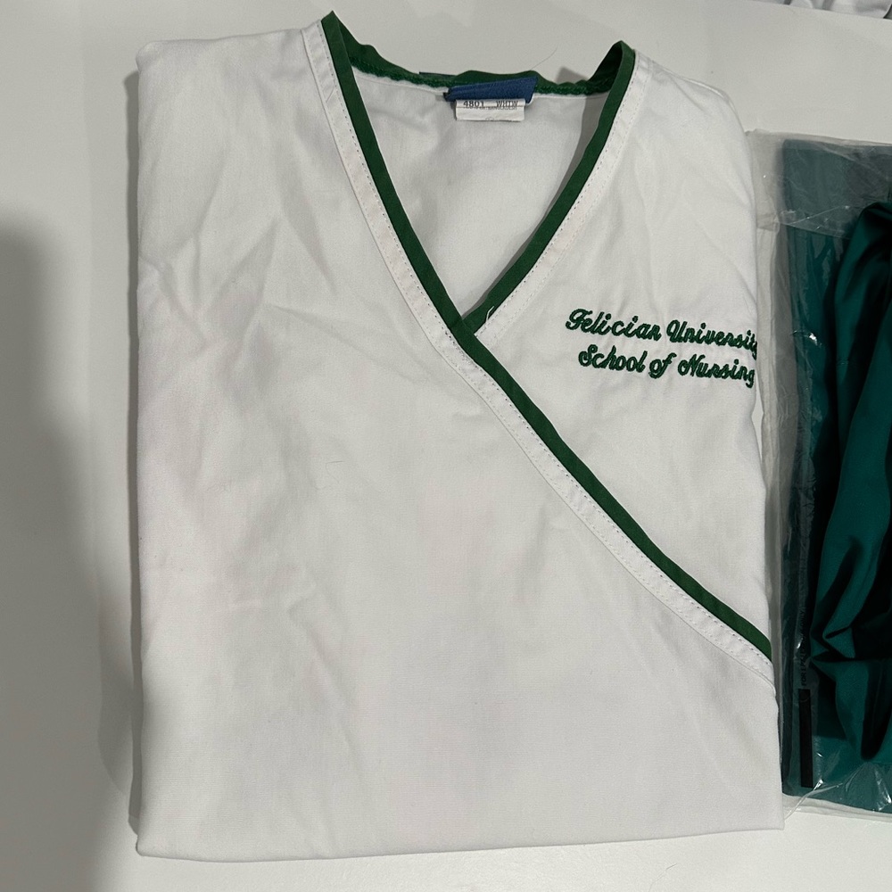 Felician University scrub top size XS